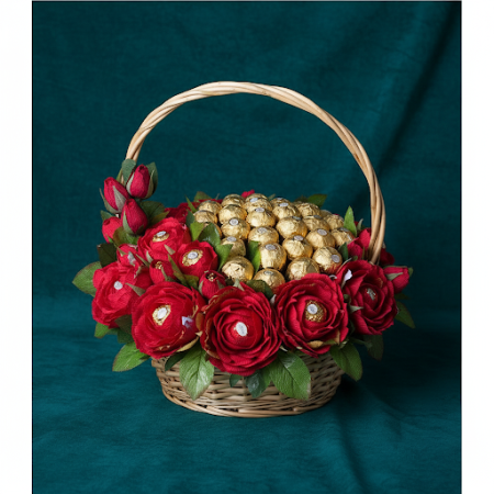 Chocolate with flowers basket 27 - 5 Chocolate & Flowers Basket 27 | Herkullinen lahjaNauti Chocolate with flowers basket 27:stä