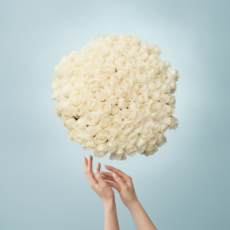 100 white roses - 2 100ホワイトローズ | バレンタインデーギフトあなたの大切な人をこのバレンタインデーに100本の美しい白いバラで驚かせましょう。愛と純粋さの時代を超えた象徴であり、あなたの深い感情を表現するのに最適です！
