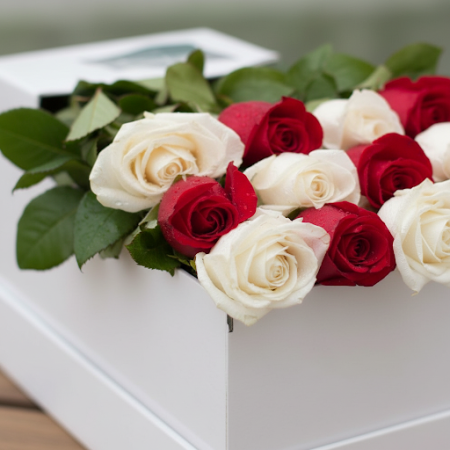 12 mix roses in box - 6 12 Mix Roses in Box | Tuoreet kukat | ROSE IN BOXYllätä joku erityinen kauniilla 12 mix roses in box -ki