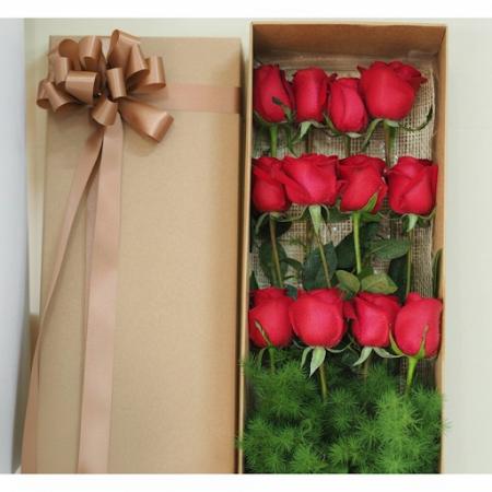 12 red rose in box 01 - 7 Rosas Vermellas na Caixa | Pide Agora | ROSA NA CAIXASorprende á túa persoa querida con 12 impresionan