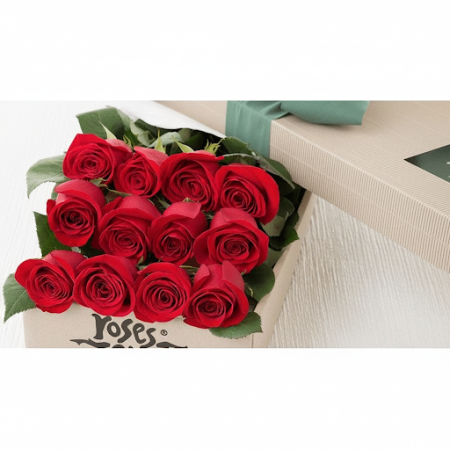 12 red roses in box - 2 12 rode rozen in doos | Verse bloemen | ROSE IN BOX