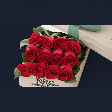 12 red roses in box - 3 12 rode rozen in doos | Verse bloemen | ROSE IN BOX