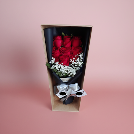 13 red roses in box - 4 13 roses vermelles en caixa | Roses fresques | ROSA EN CAIXASorprèn algú especial amb 13 stunning red ro