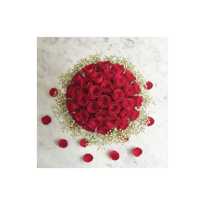 30 red roses flowers - 3 30 röda rosor blommor | Färska blommor onlineÖverraska någon speciell med 30 stunning red roses flowers