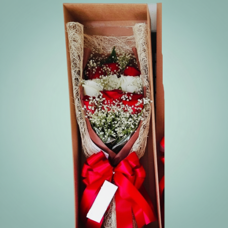 9 Red & White Roses in Box | ROSE IN BOX