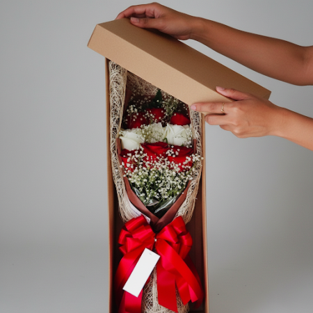 9 red and white roses in box - 5 9 빨간색과 흰색 장미 9송이 상자 | ROSE IN BOX특별한 사람을 놀라게 해보세요. 우리의 멋진 9 red and white roses in box로! 어떤 경우에
