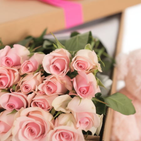 9 rose in box - 5 9 Roses in a Box | Fresh & ElegantSurprise someone special with our elegant 9 roses in a beautiful box. Perfec