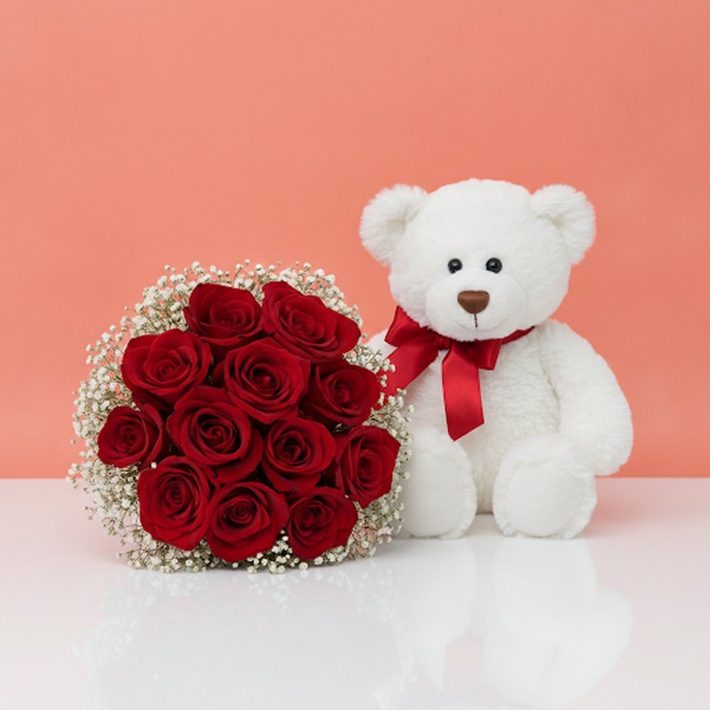 دب مع زهور اصطناعية