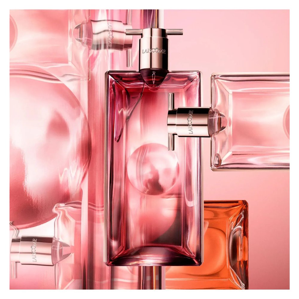 纤巧的粉色 Lancome Idole 瓶