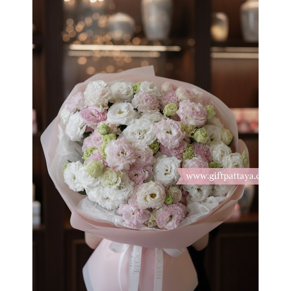 Luxe wit en roze eustoma boeket