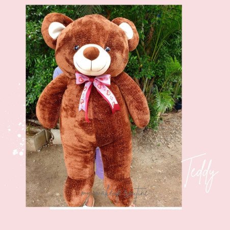 Ours en peluche brun surdimensionné