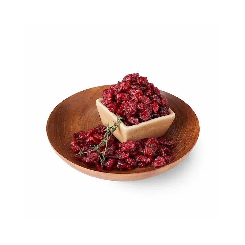 Αποξηραμένα cranberries σε κεραμικό μπολ