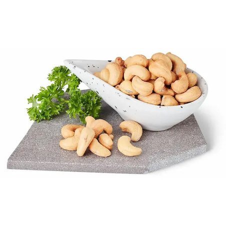 Paahdetut cashewpähkinät keraamisessa kulhossa